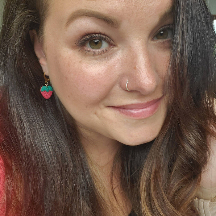 Mini Strawberry Huggie Earrings - Cayenne & Cake